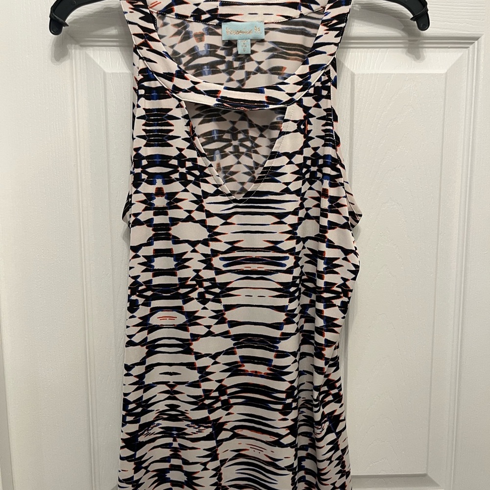 Sleeveless Patterned sleeveless top